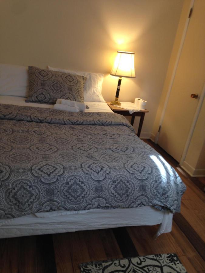 Montreal Accommodation Near Downtown Bagian luar foto